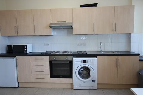 3 bedroom flat to rent, Whitecrook Street, Clydebank, West Dunbartonshire, G81