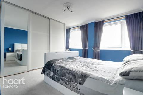 15 Winston Close, Romford, RM7 8LL