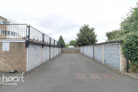 15 Winston Close, Romford, RM7 8LL