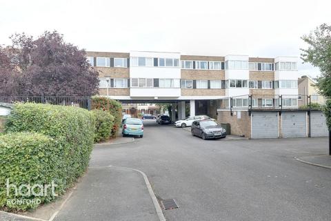 15 Winston Close, Romford, RM7 8LL