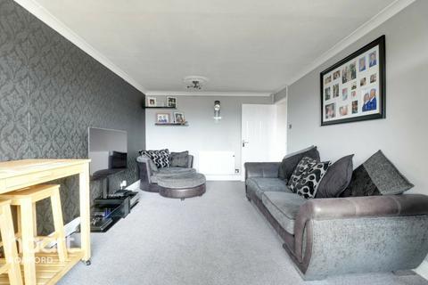 15 Winston Close, Romford, RM7 8LL