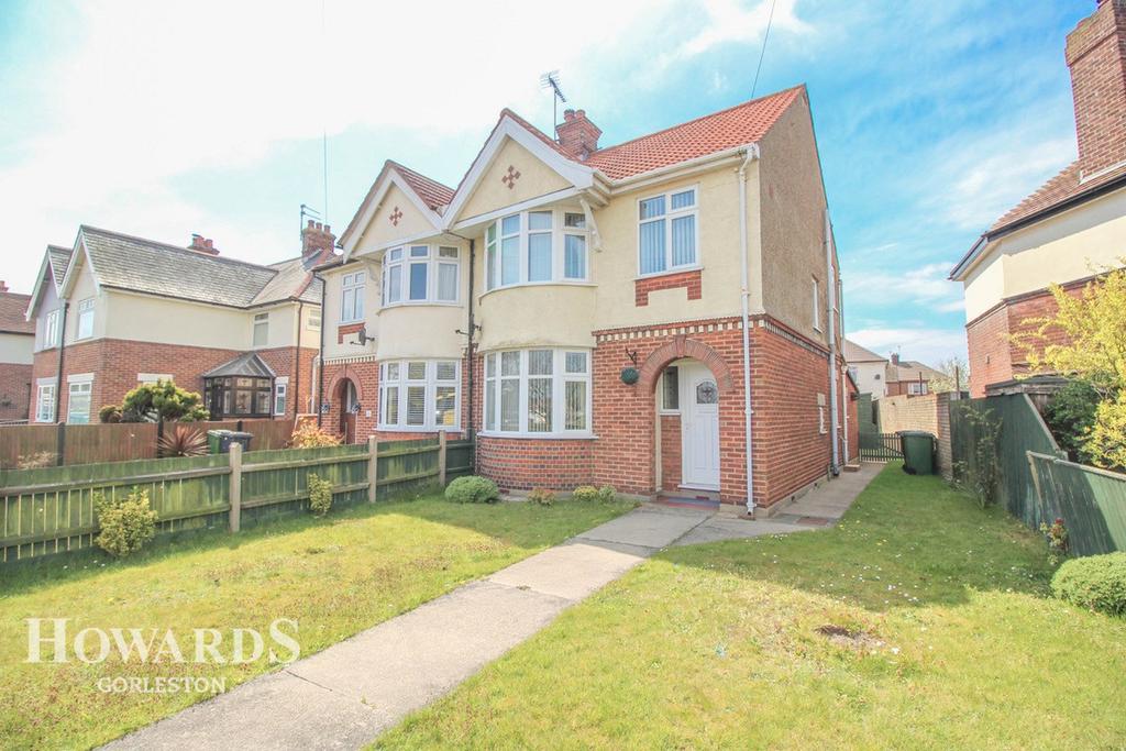 Middleton Road, Gorleston 3 bed semidetached house £200,000