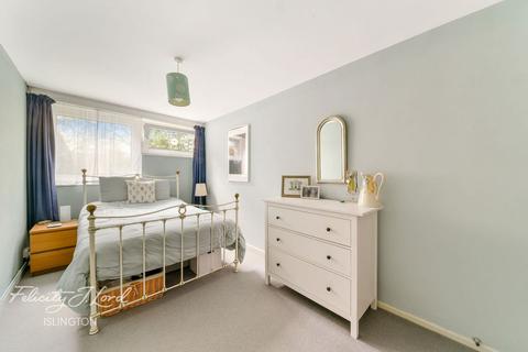 24 Spring Gardens, London, N5 2DT