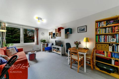 24 Spring Gardens, London, N5 2DT