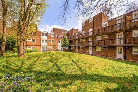 24 Spring Gardens, London, N5 2DT