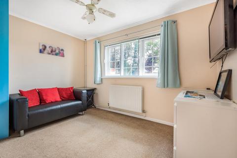 7 Larksfield Close, Carterton, OX18 3SY