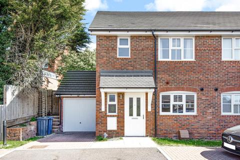 27 Ash Grove, Chesham, HP5 2FU