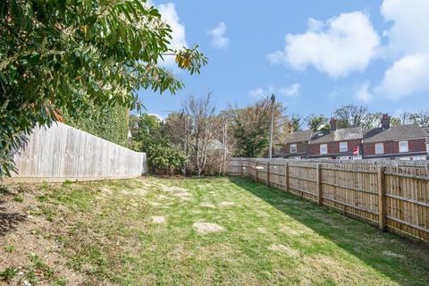 27 Ash Grove, Chesham, HP5 2FU
