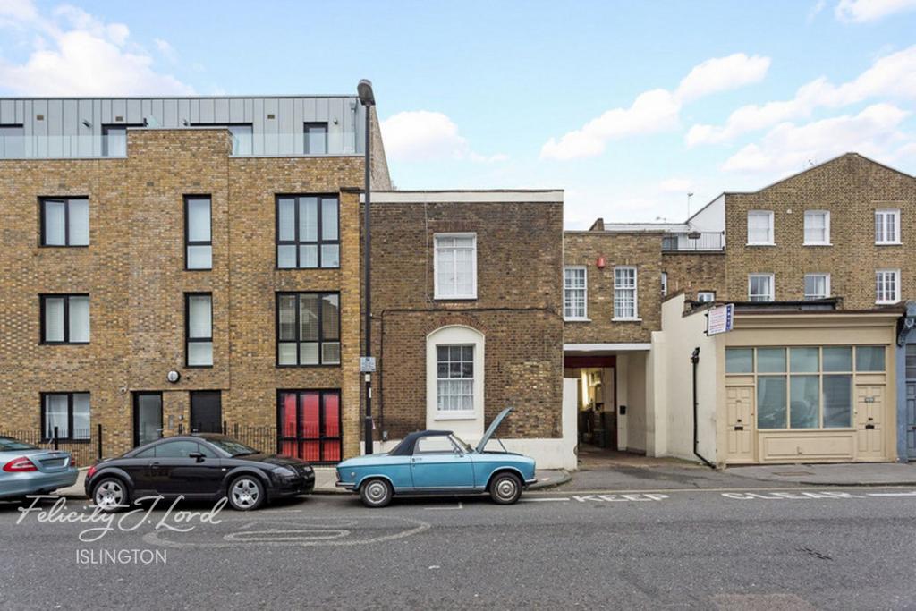 Liverpool Road, Islington, N1 2 bed flat £600,000