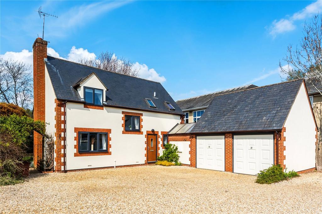 Faringdon, Oxfordshire, SN7 4 bed detached house £425,000
