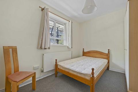 2 bedroom flat to rent, Blaxland House, White City Estate W12 7NH