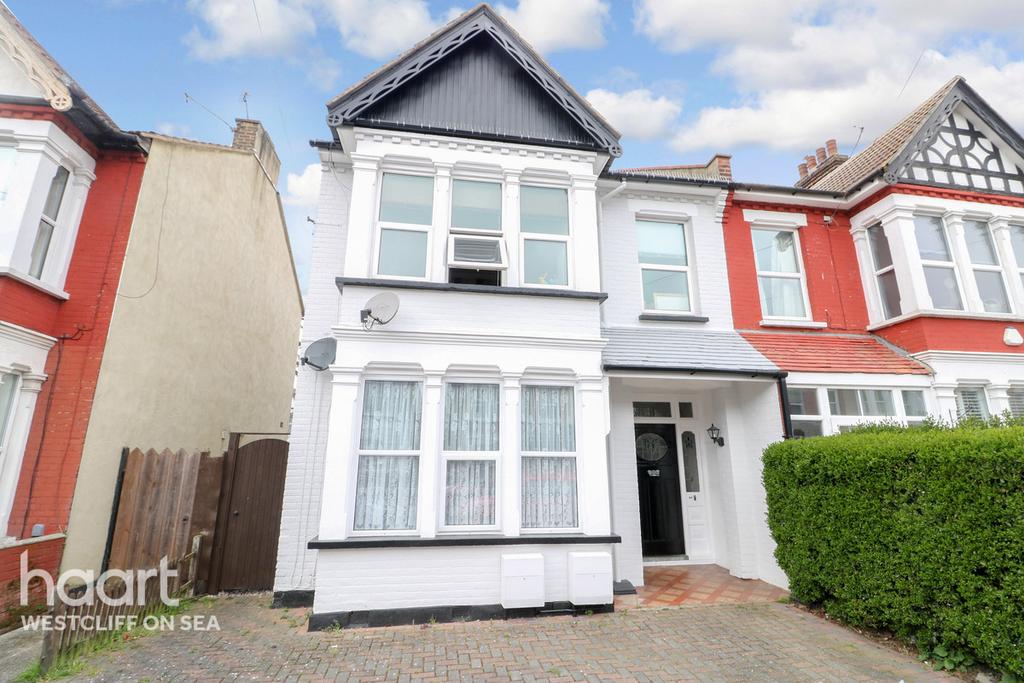 Cranley Road, WestcliffOnSea 2 bed apartment £250,000