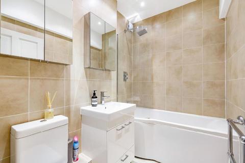 Flat E, 11 Wimbledon Park Road, London, SW18 1LS