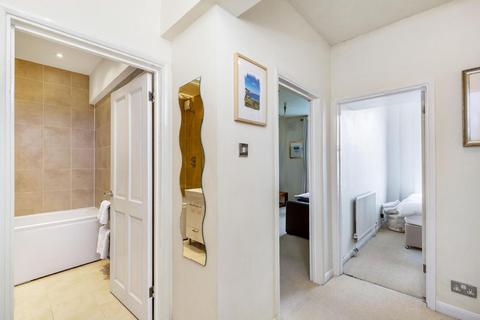 Flat E, 11 Wimbledon Park Road, London, SW18 1LS