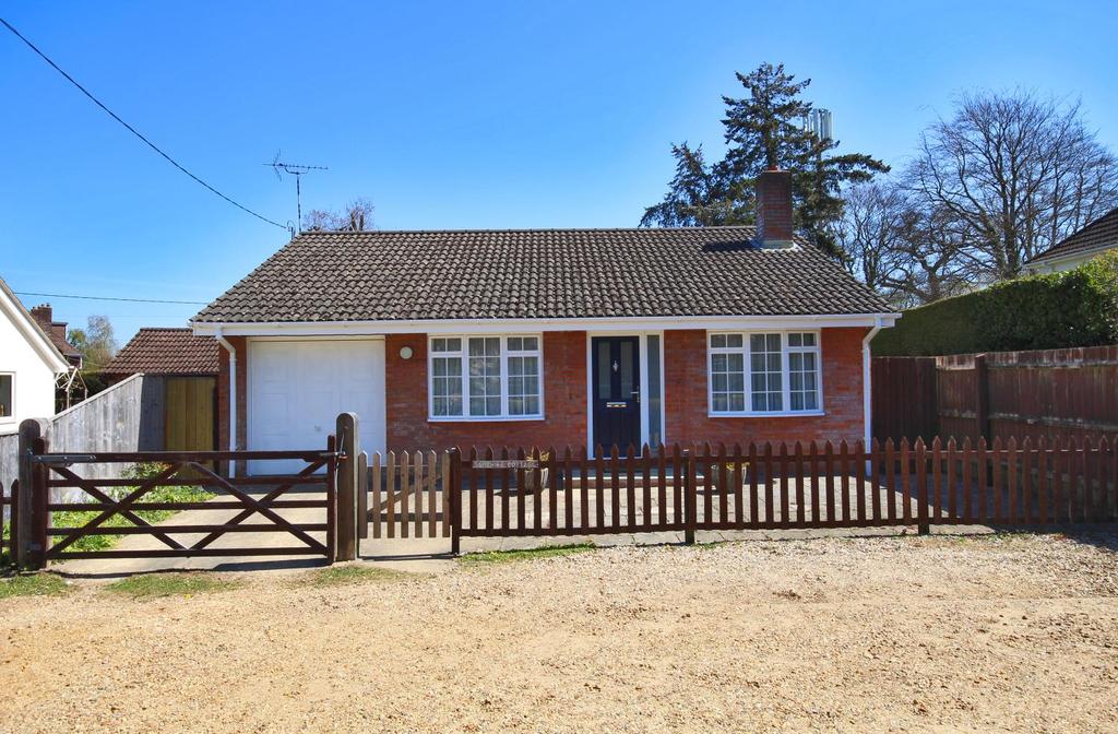 Brockenhurst, Hampshire, SO42 2 bed detached bungalow £1,300 pcm (£