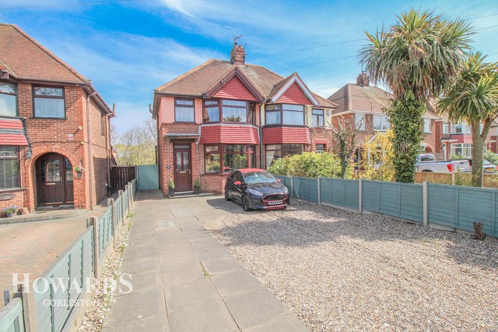 Middleton Road, Gorleston 3 bed semidetached house £285,000
