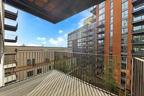 2 bedroom apartment to rent, Legacy Building, Embassy Gardens, London, SW11