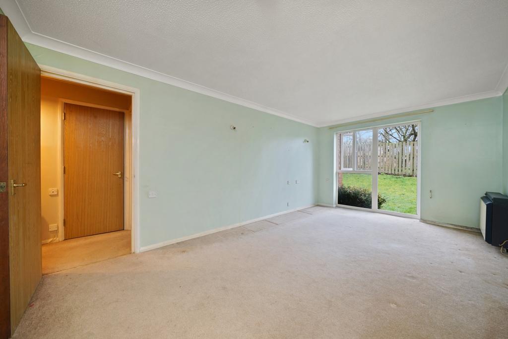 Walker Close, Hanwell, W7 1 bed apartment £90,000