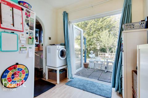 328 Gander Green Lane, Cheam, Sutton, SM3 9QZ