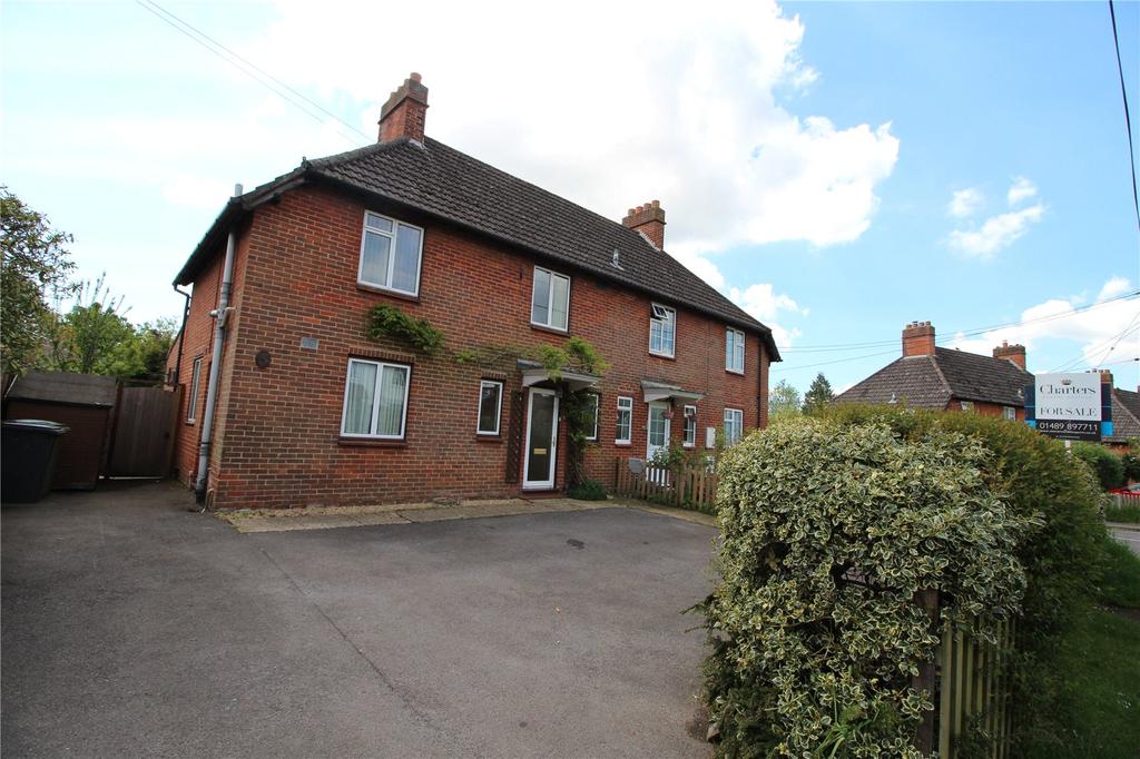 Hoe Road, Waltham... 3 bed semidetached house £419,950
