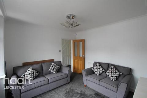 3 bedroom semi-detached house to rent, Gough Road