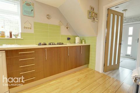 27 Crossways, Chelmsford, CM2 9EP