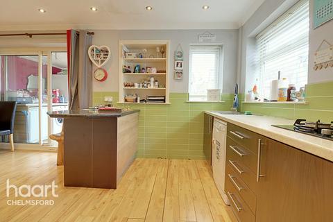 27 Crossways, Chelmsford, CM2 9EP