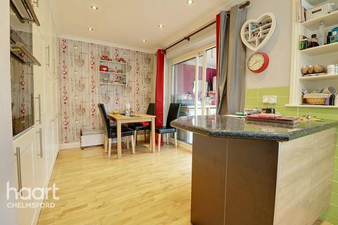 27 Crossways, Chelmsford, CM2 9EP
