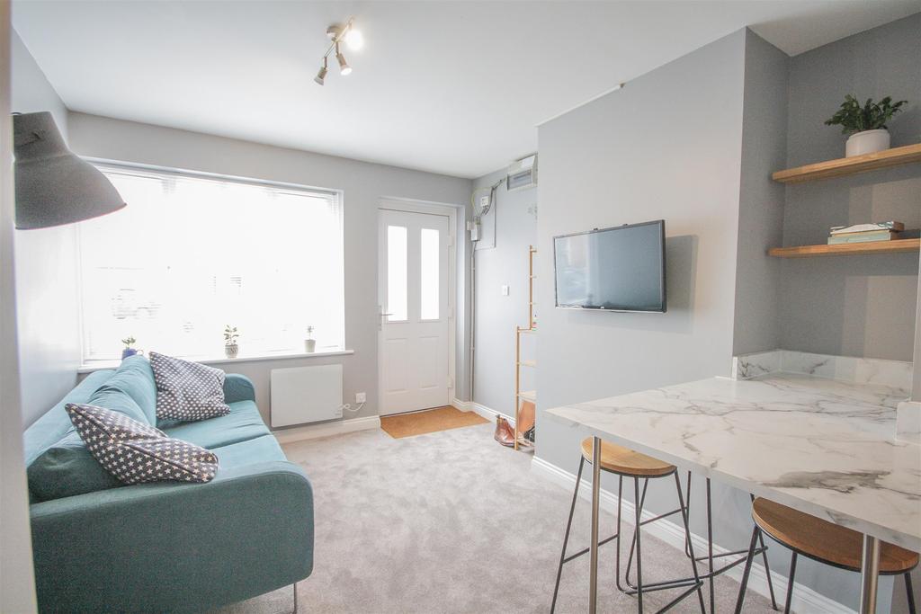St. Johns Lane, Bedminster, Bristol, BS3 5AU 2 bed ground floor flat