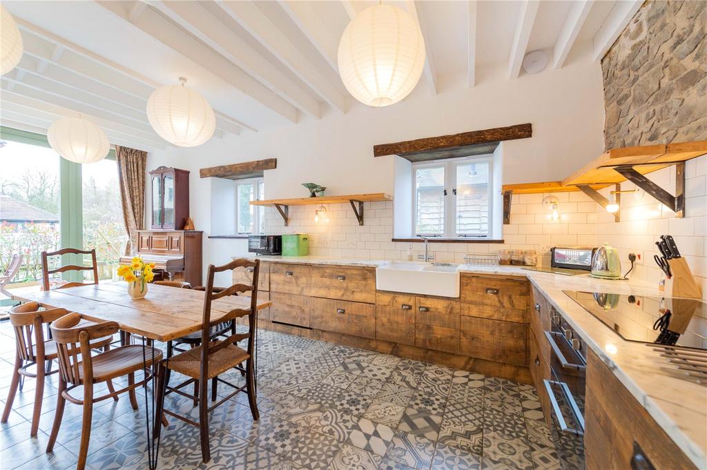 Kitchen / Dining