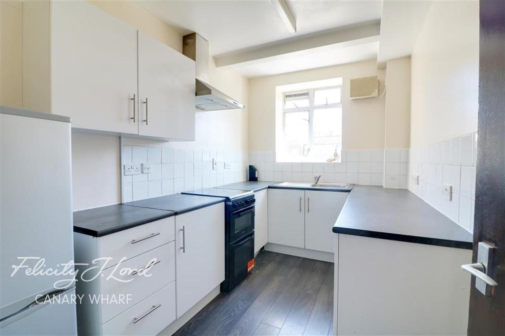 Padstow House, E14 3 bed flat £1,274 pcm (£294 pw)