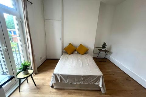 Property to rent, Twickenham TW2