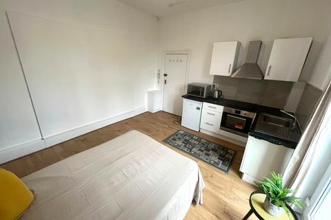 Property to rent, Twickenham TW2