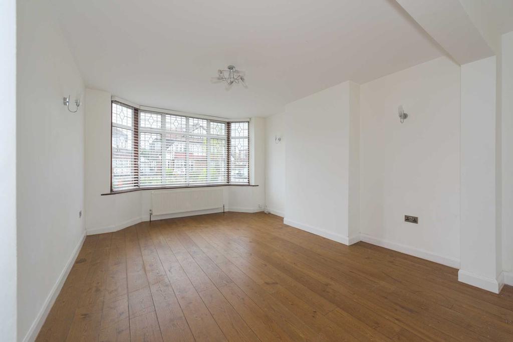 Briarwood Road, Stoneleigh 4 bed detached house £2,375 pcm (£548 pw)