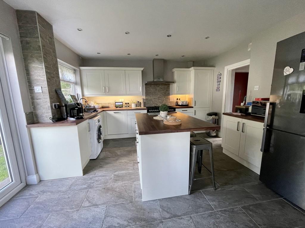 Kitchen / Breakfast Room