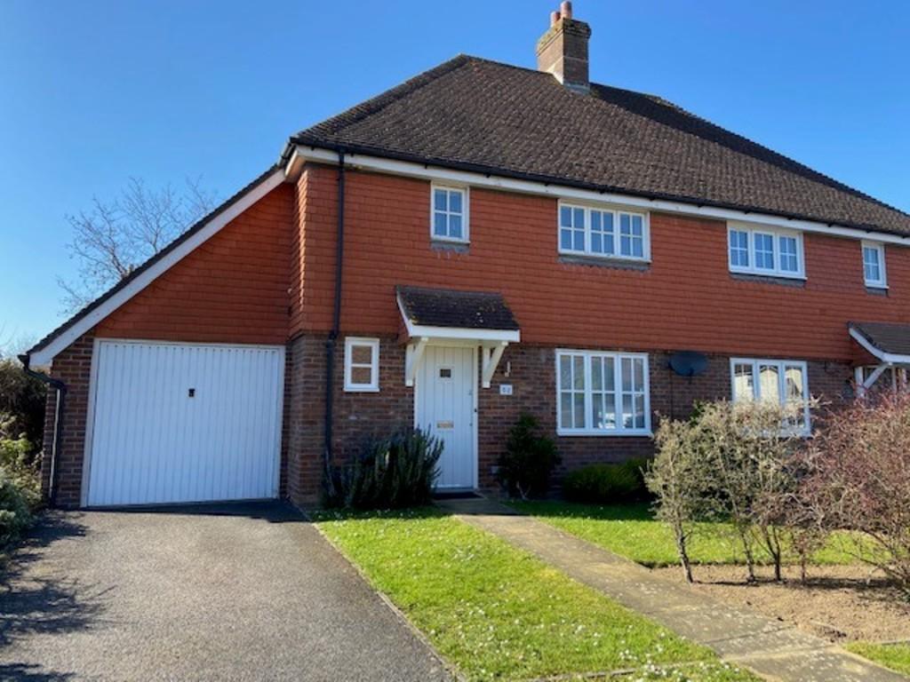 Luxford Way, Billingshurst 3 bed semidetached house to rent £1,795