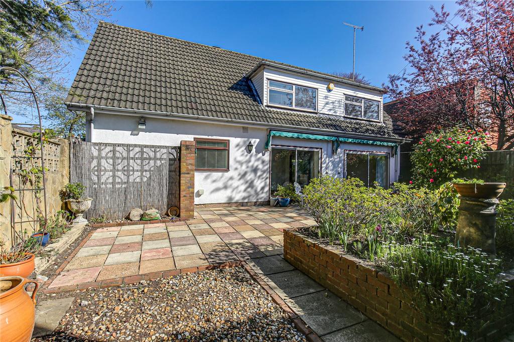 Chichele Road, Oxted, Surrey, RH8 3 bed detached house £2,600 pcm (£