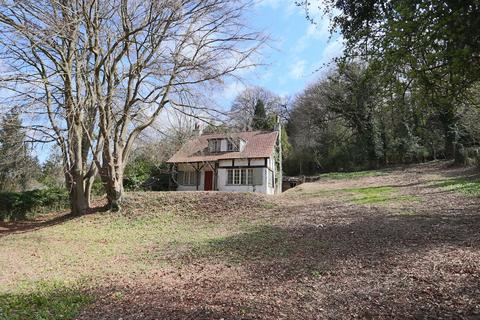 12 Weald Way, Caterham, CR3 6EG