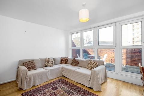 3 bedroom flat to rent, Gresham Road, Brixton, SW9