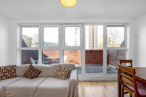3 bedroom flat to rent, Gresham Road, Brixton, SW9