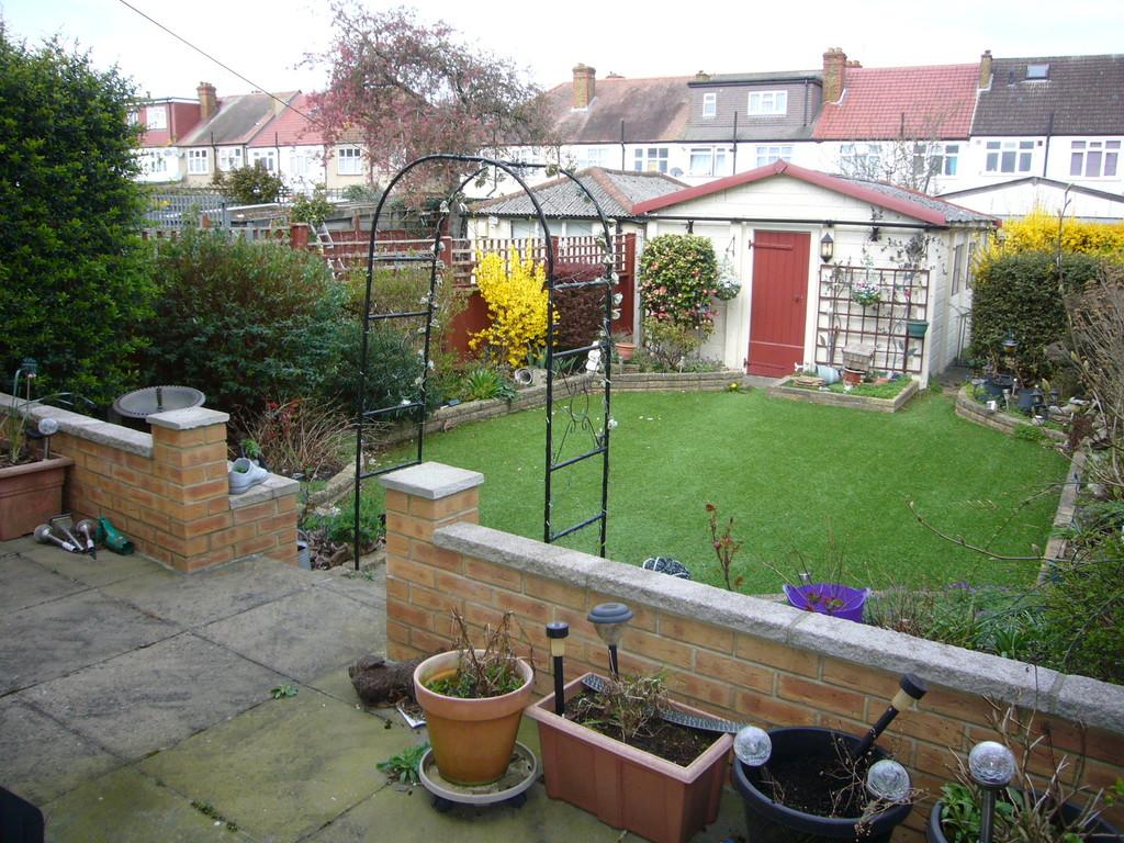 The Chase, Wallington 3 bed semidetached house £500,000