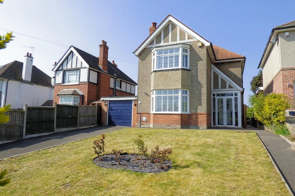 Lower Blandford Road, Broadstone 3 bed detached house £500,000