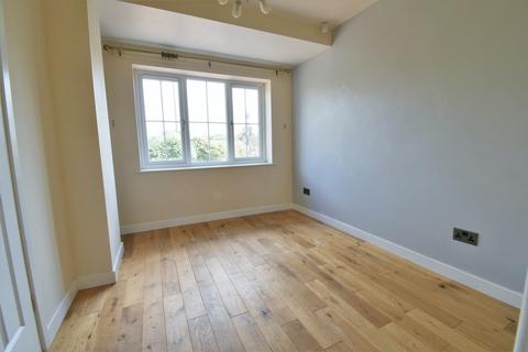 5 Clifton Way, Burton-on-trent, DE15 9DW