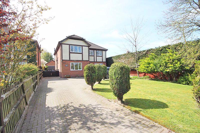 CHEAPSIDE, WALTHAM 4 bed detached house £395,000