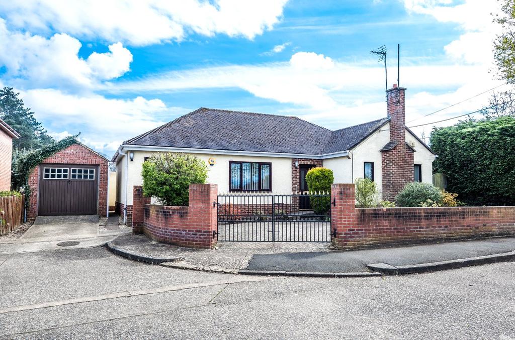 Perrys Lane, Wroughton, Wiltshire, SN4 4 bed bungalow £375,000