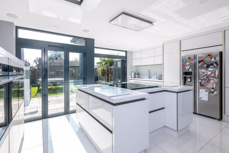Dining to kitchen