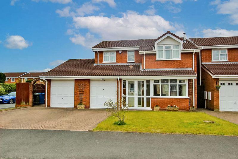 Elmwood Avenue, Essington, Wolverhampton 4 bed detached house £425,000
