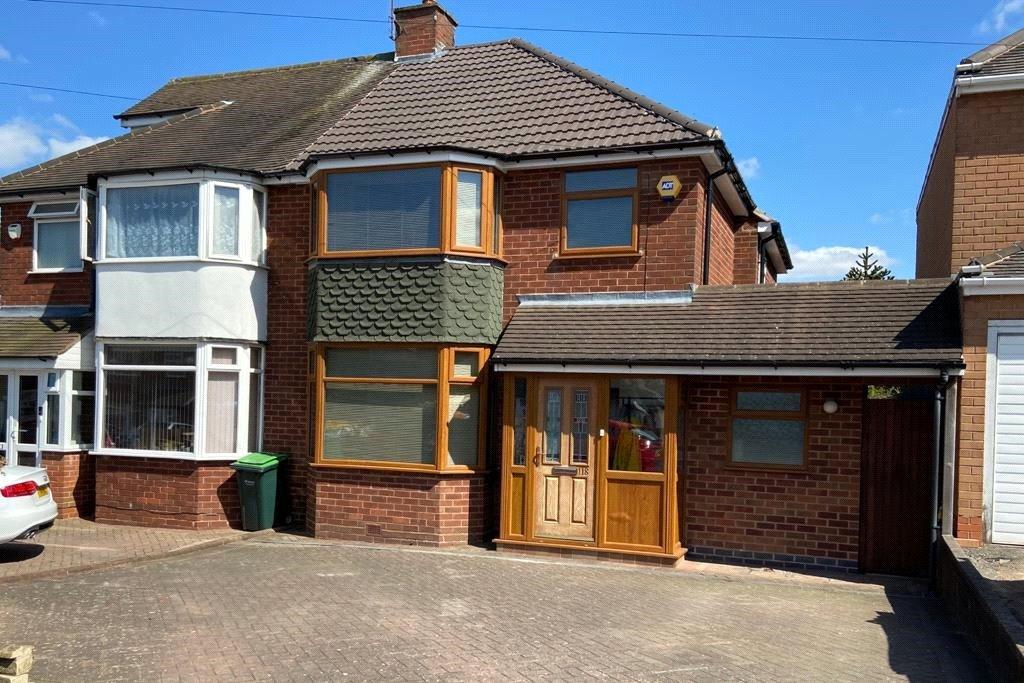 Apsley Road, Oldbury, B68 3 bed semidetached house £270,000