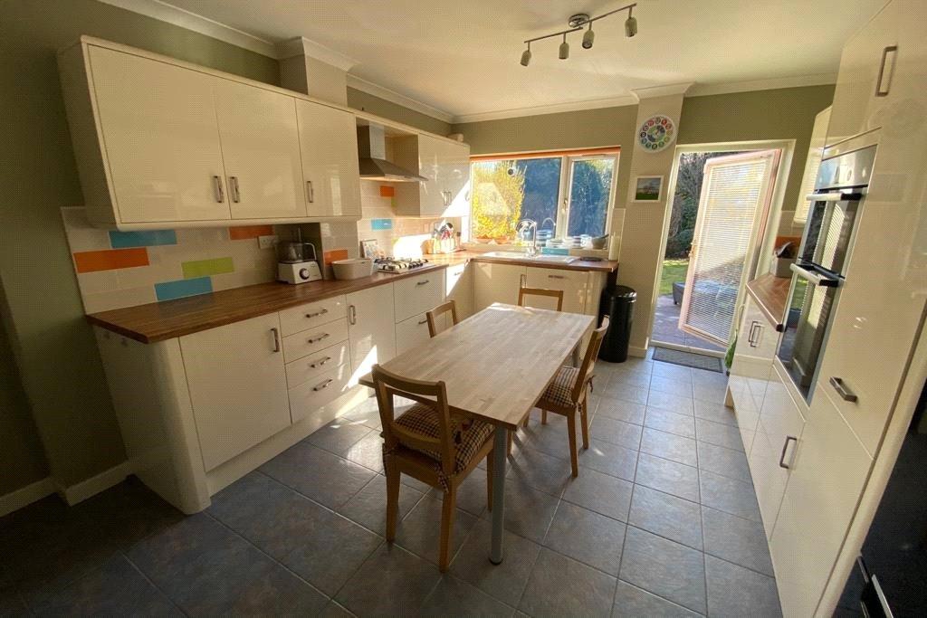 Apsley Road, Oldbury, B68 3 bed semidetached house £270,000