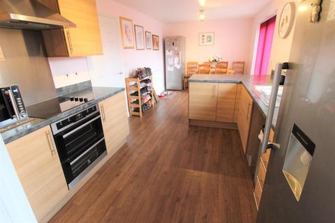 8 Haw Royd, Barnsley, S70 4PY